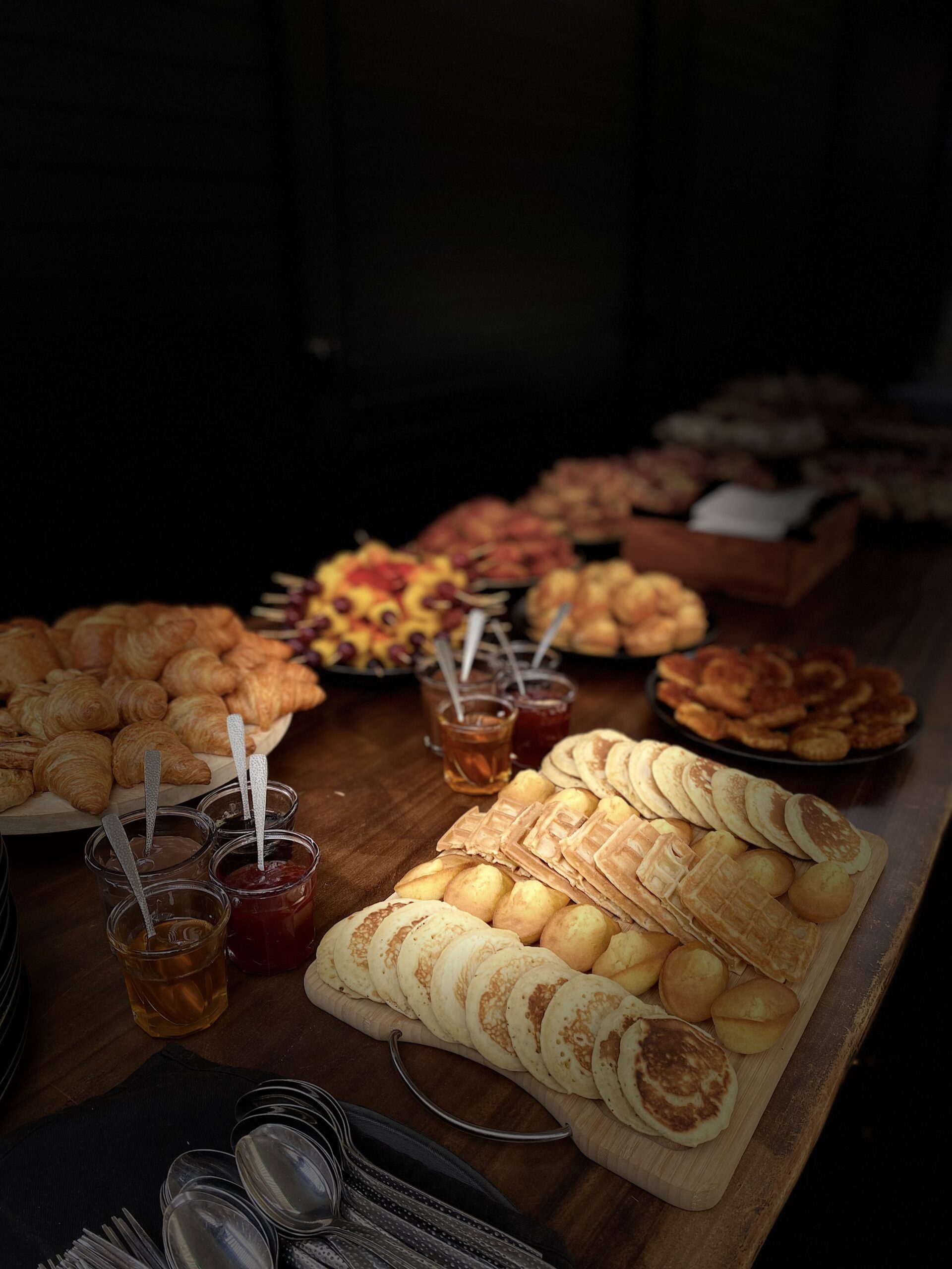 petit-dejeuner-sucre-bistrot-lapose-aigues-mortes-viennoiseries